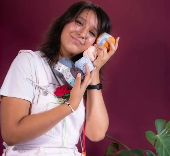 Personas pintando en taller EsArt