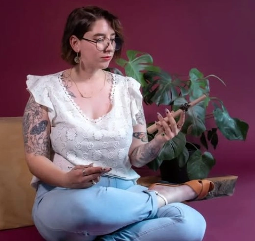 Personas pintando en taller EsArt